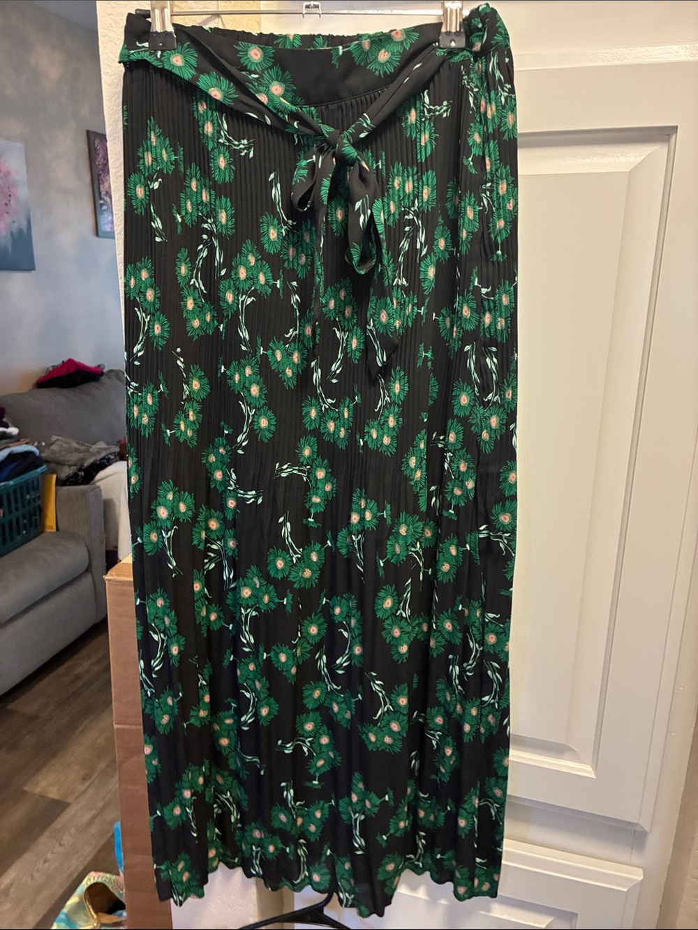 Topshop Black Crystal Floral Pleated Midi Skirt with tie belt - Picture 6 of 11